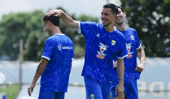 Prediksi Starting XI Persib vs Persebaya kick off sore ini 15:30 WIB